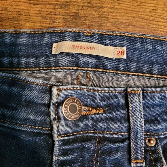 Levi's Jeans Size 28 Low Rise 711 Skinny Medium Light Wash Stretch Denim Western - Picture 5 of 13